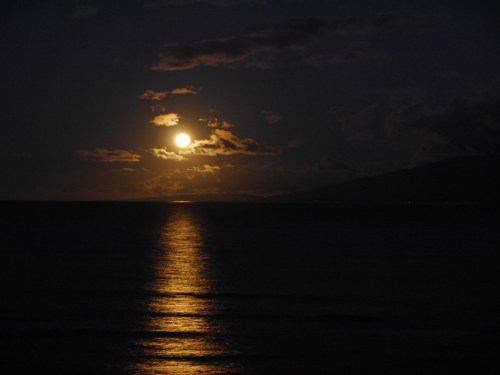 Moonset Dec 13 2016 Maui