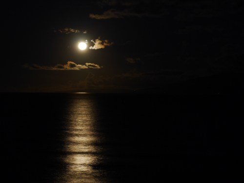 Moonset Dec 13 2016 Maui