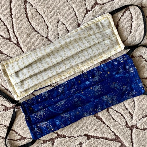 Face masks blue stars Chinese script