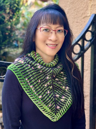brioche knit cowl with assigned pooling motifs