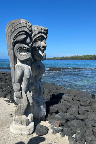 Carvings at pu’uhonua o hōnaunau