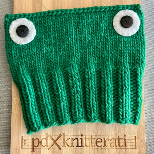 frog hat in bulky weight yarn