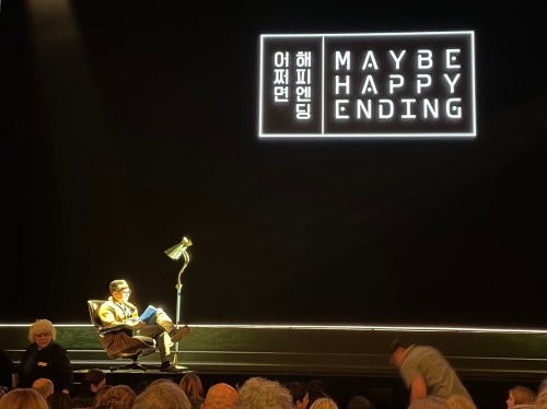 Maybe Happy Ending, before curtain up