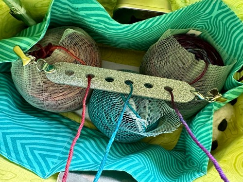 yarn gator in action