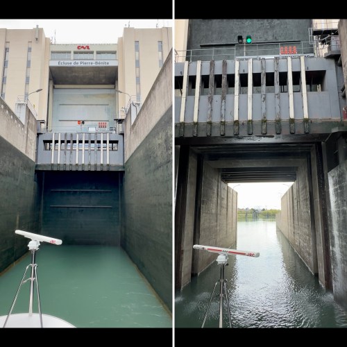 River lock, closed and open